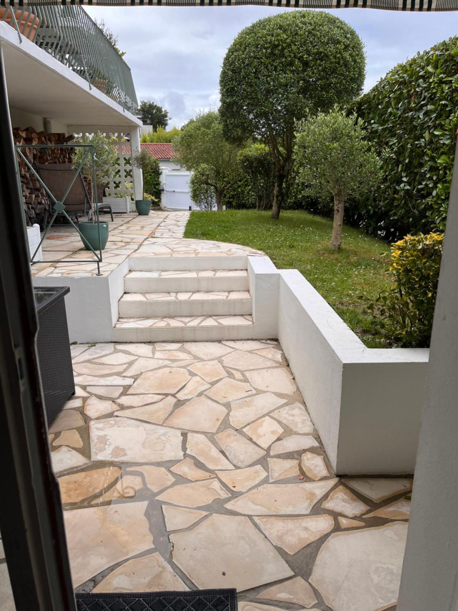Charmant Petit Appartement Avec Sa Terrasse Privee Bayonne Exterior foto