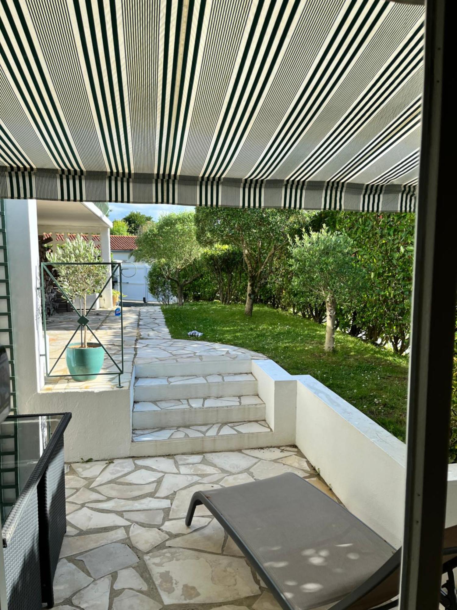 Charmant Petit Appartement Avec Sa Terrasse Privee Bayonne Exterior foto